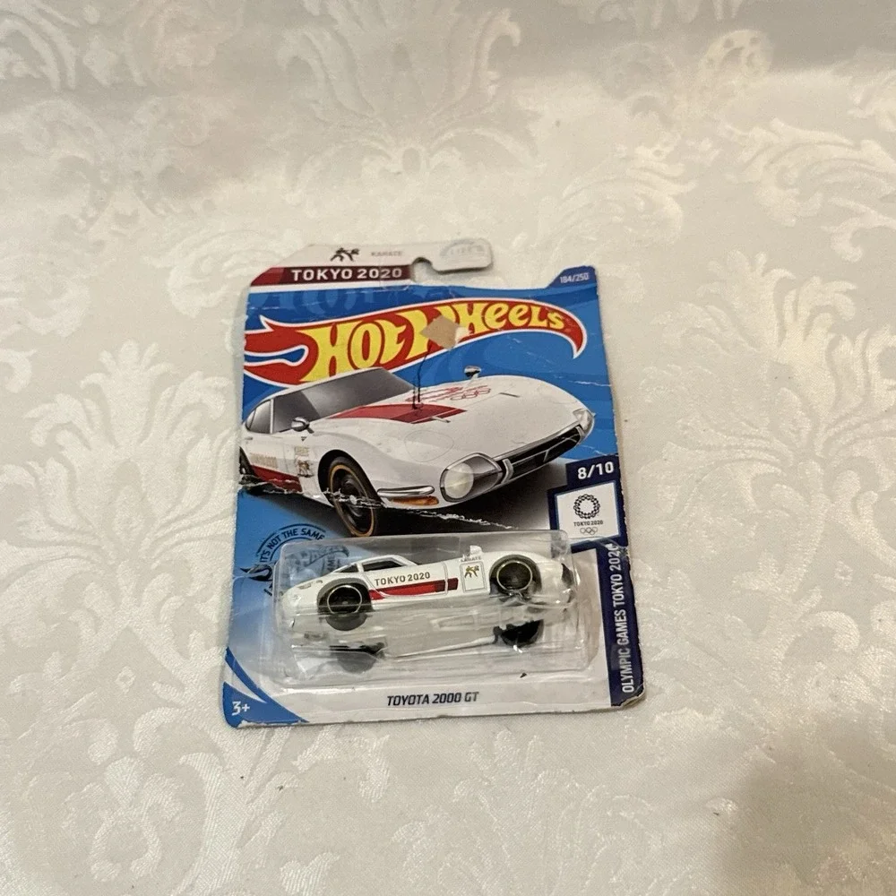 2020 HOT WHEELS TOKYO 2020 WHITE TOYOTA 2000 GT, OLYMPIC GAMES 8/10,